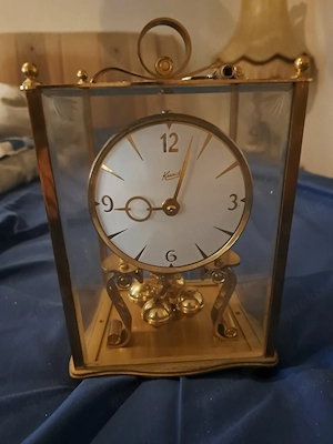 eine schöne uhr