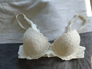 5 Stück weiße BHs (02) Größe 75A   verschiedene Modelle & Designs