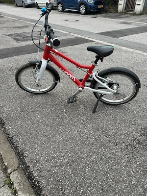 Woom 3 (16 Zoll) Kinderfahrrad in roter Farbe