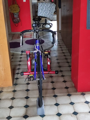 Bulls Rennrad auf Rollen für INDOOR Training
