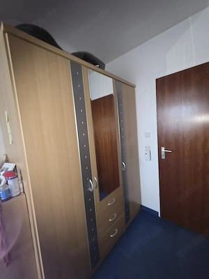 Kleiderschrank zu verschenken 