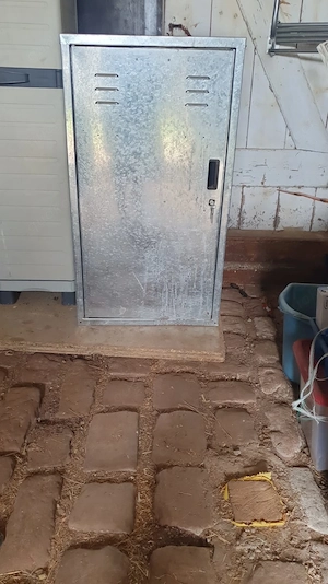 Sattelschrank Metall, abschließbar 