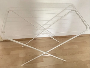 Wäscheständer in weiß, 80 cm x 80 cm x 38 cm in einem einwandfreien Topzustand.