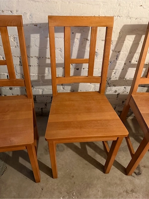 4 stabile Esszimmerstühle aus Massivholz, Landhausstil