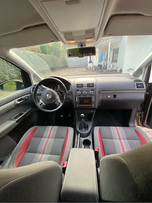 VW Touran 2012