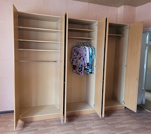 Schlafzimmermöbel Bett, Nachtschränken, Lattenroste, Grosser Kleiderschrank  Bild 3