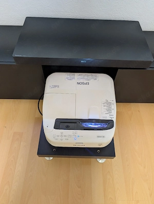 Epson EB 1430 Wi Ultra Kurzdistanz Beamer 