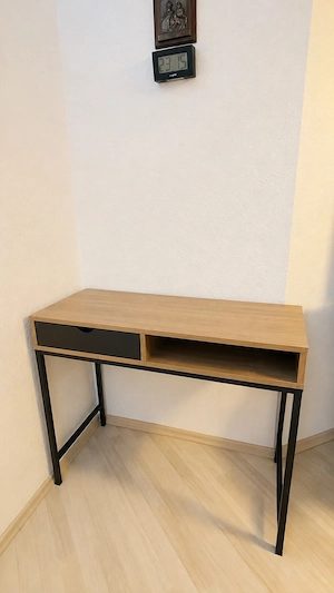 Schreibtisch