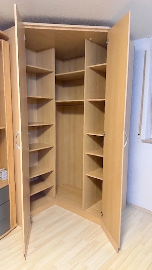 Kleiderschrank