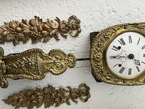 Burgunderuhr  - zu verkaufen.