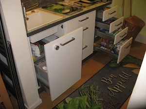 Moderne Einbauküche mit viel Stauraum Bild 4