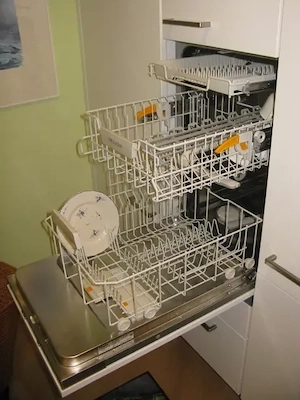 Moderne Einbauküche mit viel Stauraum Bild 3