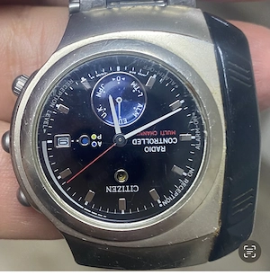 Citizen Funkgesteuerte Armbanduhr 