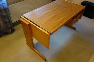 Kinderschreibtisch