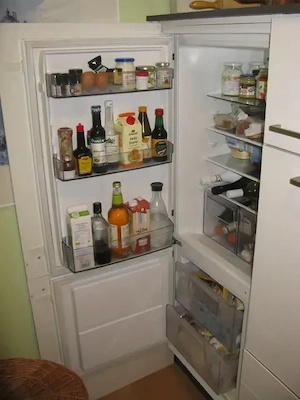Moderne Einbauküche mit viel Stauraum Bild 2