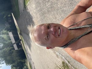 Mir offene Frau zum Lecken gesucht 