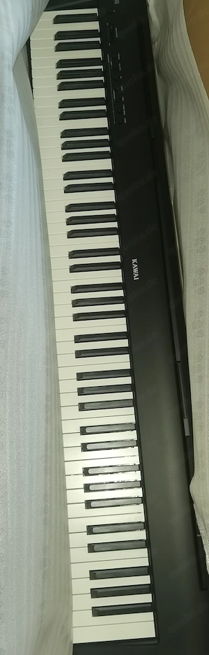 Digitalpiano Kawai ES 110, einschließlich separates Sustain Pedal Kawai F-10H "rutschfest"