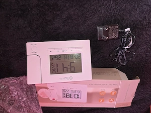 Funk-Projektionswecker Funkwecker USB 2 Alarme Temperatur Datum