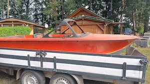 Boot mit Außenbordmotor 40 PS zwei takt von Suzuki plus Bootsanhänger