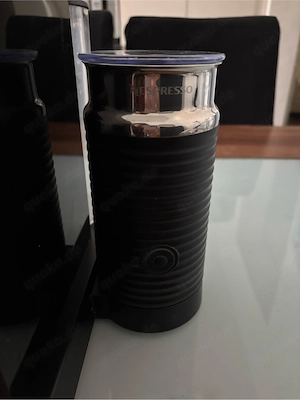 Nespresso Kapselmaschine mit Milchaufschäumer