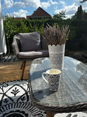 Gartenmöbel Lounge Set aus Polyrattan in Grau mit Holzbeinen
