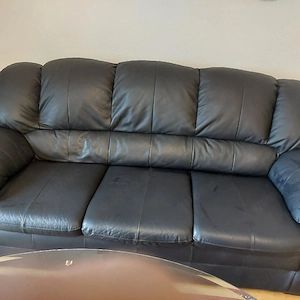 Ledercouch mit Hocker 