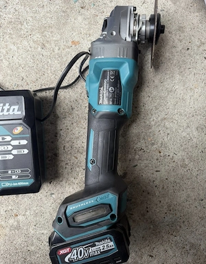 Makita 40-V-Winkelschleifer