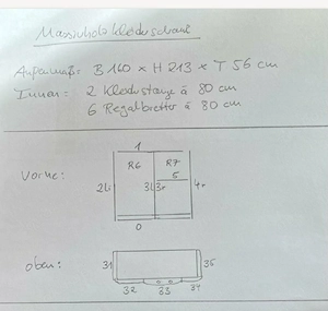 Geräumiger Kleiderschrank aus Vollholz 