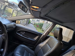 Volvo V40 Kombi 1.8 Komfort Bj. 2003 Bild 2