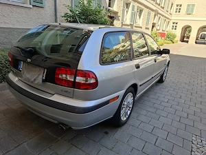 Volvo V40 Kombi 1.8 Komfort Bj. 2003 Bild 4