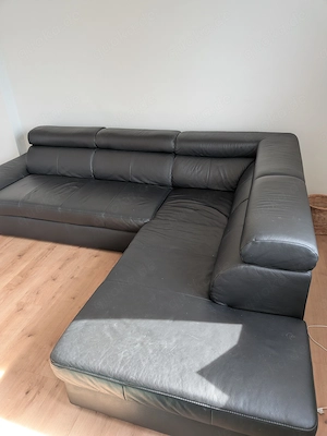 Ledersofa mit großer Liegefläche 
