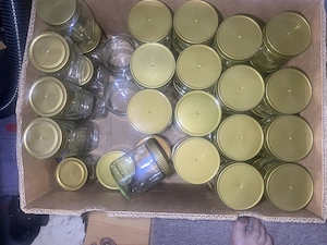 Honiggläser mit Kundtoffdekel