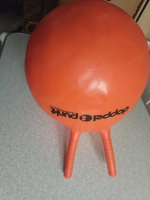 orangefarbene Hüpfball