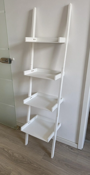 Wandregal mit 4 Böden   sehr guter Zustand & platzsparendes Design