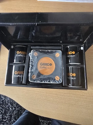 Neues Espresso Set GRAD Kaffee 4 Tassen mit Untertassen