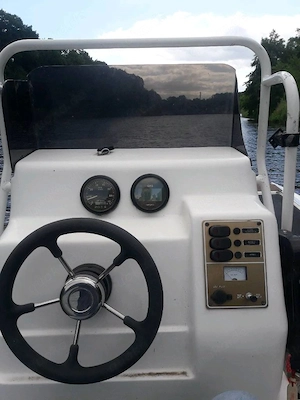 Verkaufe Katamaran Motorboot mit 20 PS Suzuki Aussenborder  Bild 3