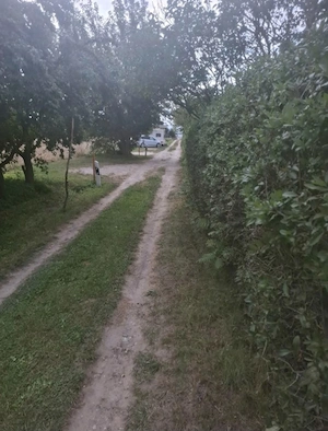 Ruhiges Freizeitgrundstück mit Laube & Strom Wasser in Pritzwalk   ca. 1100 m  Bild 10