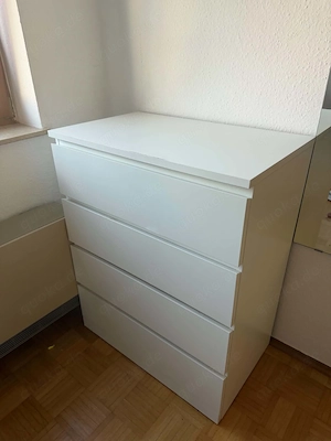 Weiße Kommode mit 4 Schubladen   guter Zustand