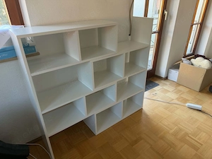 Verstellbares weißes Bücherregal   flexibel aufstellbar