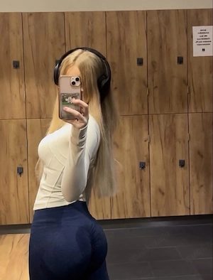 Blonde Online Domina sucht Loser
