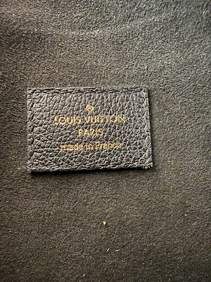   Louis Vuitton VICTOIRE Tasche  