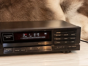 Technics SL-P202A CD Player.