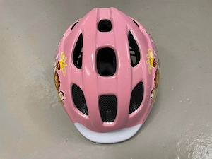 Pinkfarbener Helm für Kleinkinder. Zur Verwendung auf Rollschuhen, Rollern und Fahrrädern u.ä. Bild 2