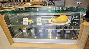 Komplette Eiscafé Einrichtung von Barletta   Eisvitrine