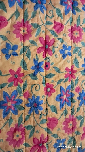 Steppdecke Blumenmuster 