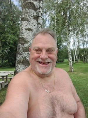 Reife sexuell versaute Frau oder Shemale für Freundschaft gesucht