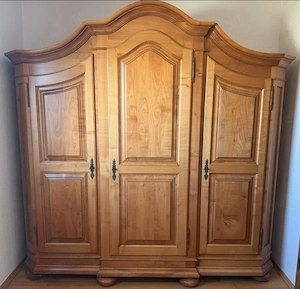 Suche Schrank Kleiderschrank Vollholz   Massivholz  a Entrümpelung Auflösung Umkreis  25 km