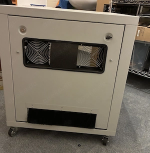 19" Silent Rack Schrank (leicht defekt) Bild 4