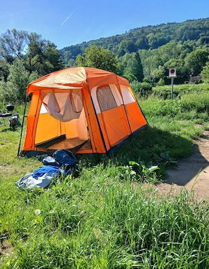 Tausche 4 Personen Zelt  Gaskocher ,Angel ,Kächer  4 Kühlboxen 