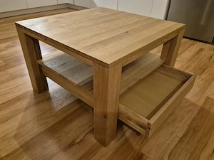 Couchtisch aus Wildeiche (Vollholz)